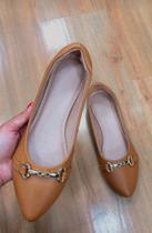 Sapatilha confort marrom com detalhe