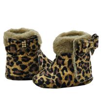 Sapatinho de Bebê Bicho de Pé - Bota Feminina c/ Fecho e Laço - Camurça Sintética Onça com Pelúcia - Chocolate