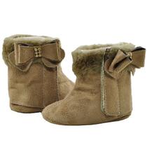 Sapatinho de Bebê Bicho de Pé - Bota Feminina c/ Fecho e Laço - Camurça Sintética Palha com Pelúcia - Caramelo/Chocolate