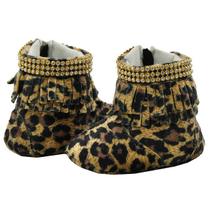 Sapatinho de Bebê Bicho de Pé - Bota Feminina Com Franja e Strass - Camurça Sintética - Onça Sapatinho de Bebê Bicho de Pé - Bota Feminina Com Franja e Strass - Camurça Sintética - Onça