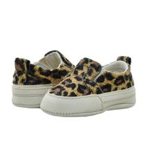 Sapatinho de Bebê Bicho de Pé - Conga Feminina c/ Elástico - Camurça Onça e Sintético - Orça, Bege e Ouro Sapatinho de Bebê Bicho de Pé - Conga Feminina c/ Elástico - Camurça Onça e Sintético - Orça, Bege e Ouro