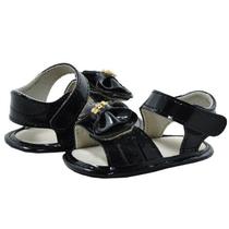 Sapatinho de Bebê Bicho de Pé - Sandália Feminina com Laço e Fecho - Verniz - Preto Sapatinho de Bebê Bicho de Pé - Sandália Feminina com Laço e Fecho - Verniz - Preto