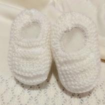 Sapatinho de Bebê de Tricô Branco - 0 a 3 meses Sapatinho de Bebê de Tricô Branco - 0 a 3 meses