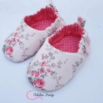 Sapatinho de bebê em tecido, modelo pantufinha/alpargata