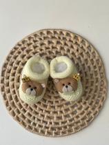 Sapatinhos em Tricot Amarelo com Aplique de Urso Coroa Sapatinhos em Tricot Amarelo com Aplique de Urso Coroa