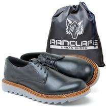 Sapato coturno casual cano curto em couro lactego