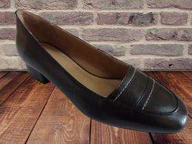 Sapato couro com detalhe costura branca peito, salto 2,5 cms, cores preto ou marinho ou café