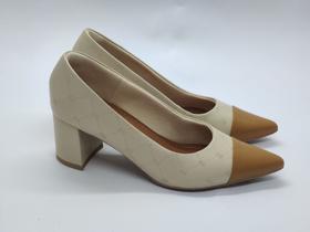Sapato feminino scarpin bico fino salto bloco cor bege e marrom em couro marca Usaflex 702413