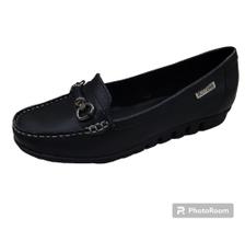 Sapato preto com saltinho e fivela