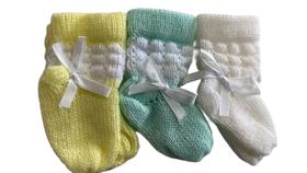 Sapato Sapatinho de Lã Tricot Tricô Bebê RN Maternidade cores sortidas Fita Cetim C/ 3 pares