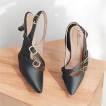 Sapato Scarpin com detalhe em fivela preto Sapato Scarpin com detalhe em fivela preto