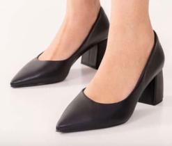 Sapato scarpin de salto bloco preto de material sintético