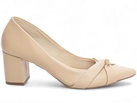 Sapato Scarpin Salto Médio Baixo Grosso Bico Fino Feminino 6,5 cm Bege Torricella Sapato Scarpin Salto Médio Baixo Grosso Bico Fino Feminino 6,5 cm Bege Torricella