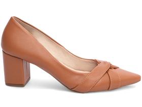 Sapato Scarpin Salto Médio Baixo Grosso Bico Fino Feminino 6,5 cm Caramelo Torricella Sapato Scarpin Salto Médio Baixo Grosso Bico Fino Feminino 6,5 cm Caramelo Torricella