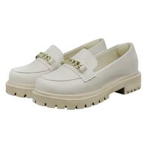 Sapato Social Feminino Tratorado Mocassim Com Detalhe Em Corrente Off White