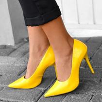 Sapato tipo scarpin salto alto verniz amarelo