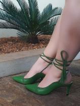 Scarpin Amarril cravo Salto baixo