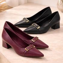 Scarpin Bebecê Salto Bloco Bico Fino com Detalhe Dourado Scarpin Bebecê Salto Bloco Bico Fino com Detalhe Dourado