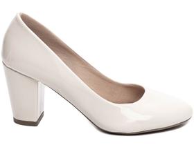 Scarpin Bico Redondo Estilo Boneca Salto 7,5cm Estilo em Verniz Off White