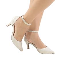 Scarpin Clássico de Salto Médio com Tira no Tornozelo: Elegância e Conforto em Cada Passo Scarpin Clássico de Salto Médio com Tira no Tornozelo: Elegância e Conforto em Cada Passo