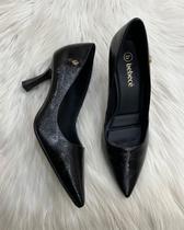 Scarpin com Salto Médio Taça Evasê e Bico Fino - Bebecê - Preto Verniz