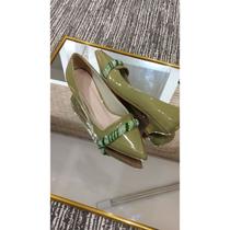 Scarpin com strass