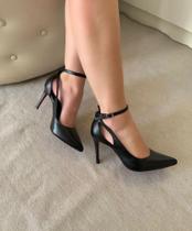 Scarpin De Couro Preto Feminino Salto Médio Fino