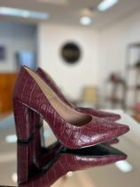 Scarpin feminino Annette croco marsala