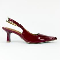 Scarpin feminino em verniz vermelho com fivela 1825 Scarpin feminino em verniz vermelho com fivela 1825