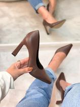 Scarpin Feminino Louise Marrom em Couro legítimo