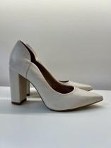 Scarpin Off White Detalhe Salto Bloco Scarpin Off White Detalhe Salto Bloco
