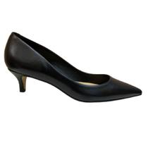 Scarpin Preto Carrano Couro Legitimo Bico Fino e Salto Baixo