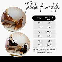 Scarpin slingback anabela com bico metálico