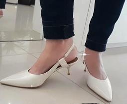 Scarpin slingback Feminino Salto Fino, Bico Fino Off White WJ