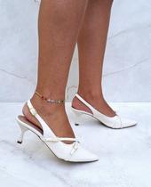 Scarpin Slingback Salto Fino Baixo Detalhe Fivela OFF