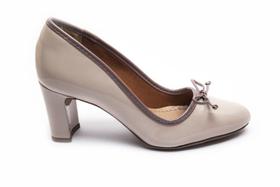 Scarpin verniz salto bloco com laço Scarpin verniz salto bloco com laço