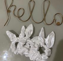 Scrunchie de cetim com laço removível