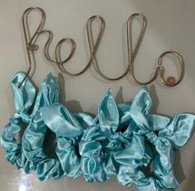 Scrunchie de cetim com laço removível