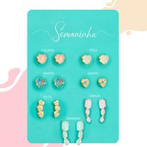 Semaninha Kit com 7 Pares de Brincos Dourados De Corações e Pedras Lindas Semaninha Kit com 7 Pares de Brincos Dourados De Corações e Pedras Lindas