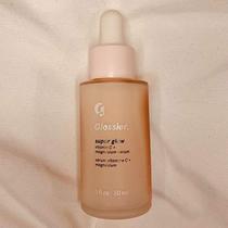 Sérum Glossier Super Glow Vitamin C 30mL para todos os tipos de pele