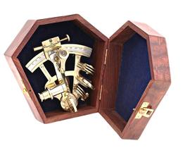 Sextant RII Pocket Kelvin Hughes London Brass com caixa rosa Sextant RII Pocket Kelvin Hughes London Brass com caixa rosa