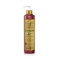 Shampoo Dolce Pet Esmeralda Suave Cereja e Avelã para Cães e Gatos - 300ml Shampoo Dolce Pet Esmeralda Suave Cereja e Avelã para Cães e Gatos - 300ml