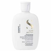 Shampoo Semi Di Lino Diamond Alfaparf 250ml Limpeza Suave Hidratação Brilho Extremo Maciez e Maleabilidade Shampoo Semi Di Lino Diamond Alfaparf 250ml Limpeza Suave Hidratação Brilho Extremo Maciez e Maleabilidade