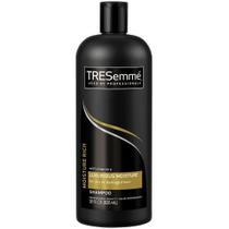 Shampoo TRESemmé Moisture Rich 828 ml (pacote com 3) Shampoo TRESemmé Moisture Rich 828 ml (pacote com 3)