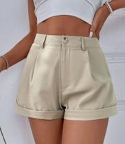Short alfaiataria feminino na cor branco gelo no tamanho 40