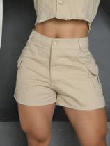 Short Cargo Jeans Bege Feminino com Cintura Alta e Bolsos Funcionais