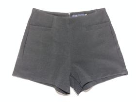 short com bolsos na frente