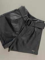 Short Couro com Cinto Preto Short Couro com Cinto Preto