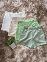 Short de alfaiataria com detalhes