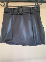 Short de material sintético preto